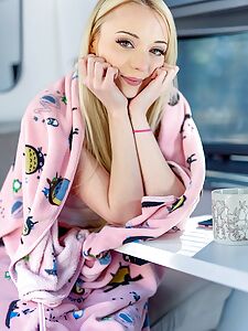blonde teen pics
