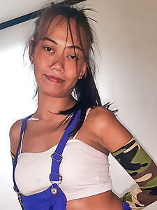 flat chest nude pics